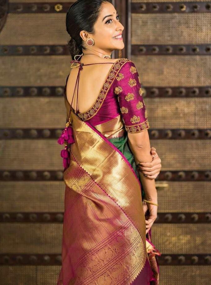 Dazzling Green Soft Banarasi Silk Saree with Energetic Blouse Piece