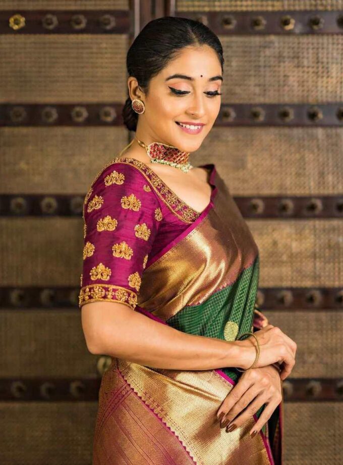 Dazzling Green Soft Banarasi Silk Saree with Energetic Blouse Piece