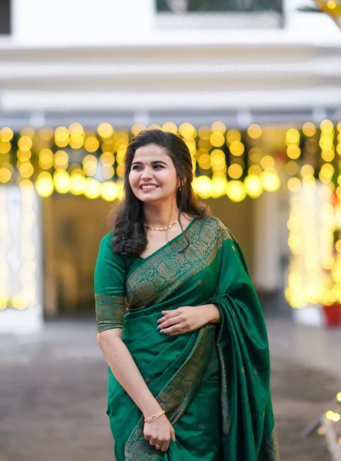 Designer Green Soft Banarasi Silk Saree with Impressive Blouse Piece