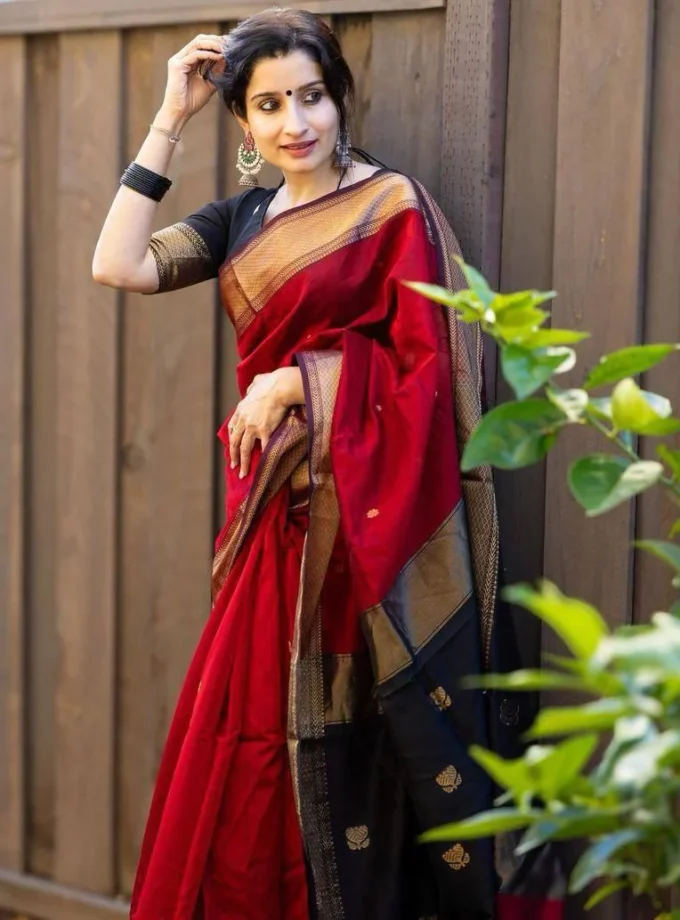 Blooming Red Cotton Silk Saree With Artistic Blouse Piece