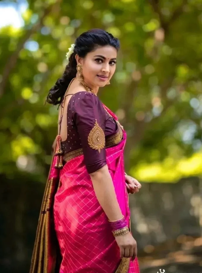 Snappy Pink Soft Silk Saree With Extraordinary Blouse Piece