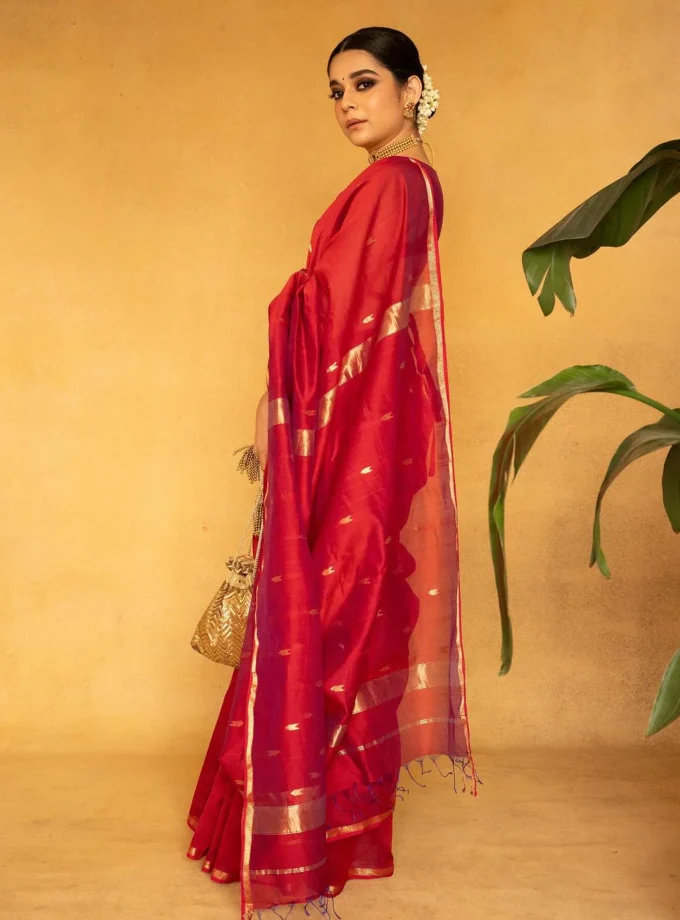 Luxuriant Red Cotton Silk Saree With Stylish Blouse Piece