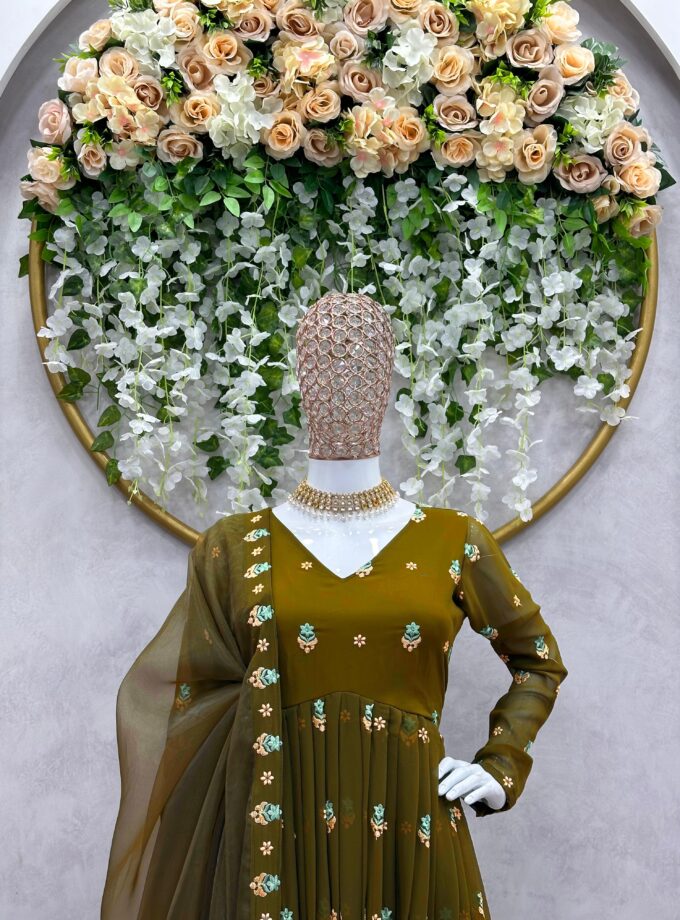 Unique Georgette Fabric Suit With Thread Work and Dupatta